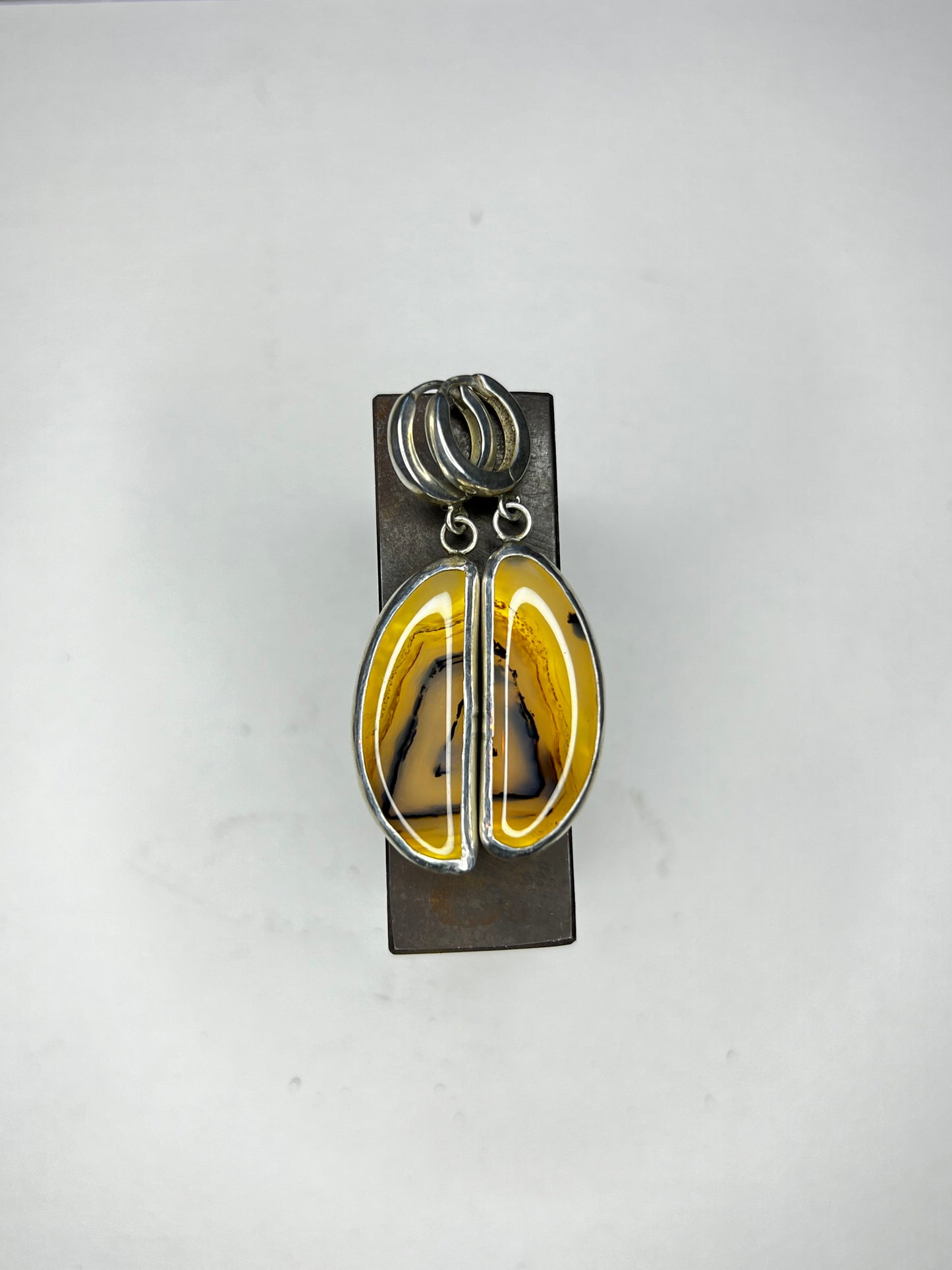 Keum-Boo Yellowstone River Agate Huggie Hoops