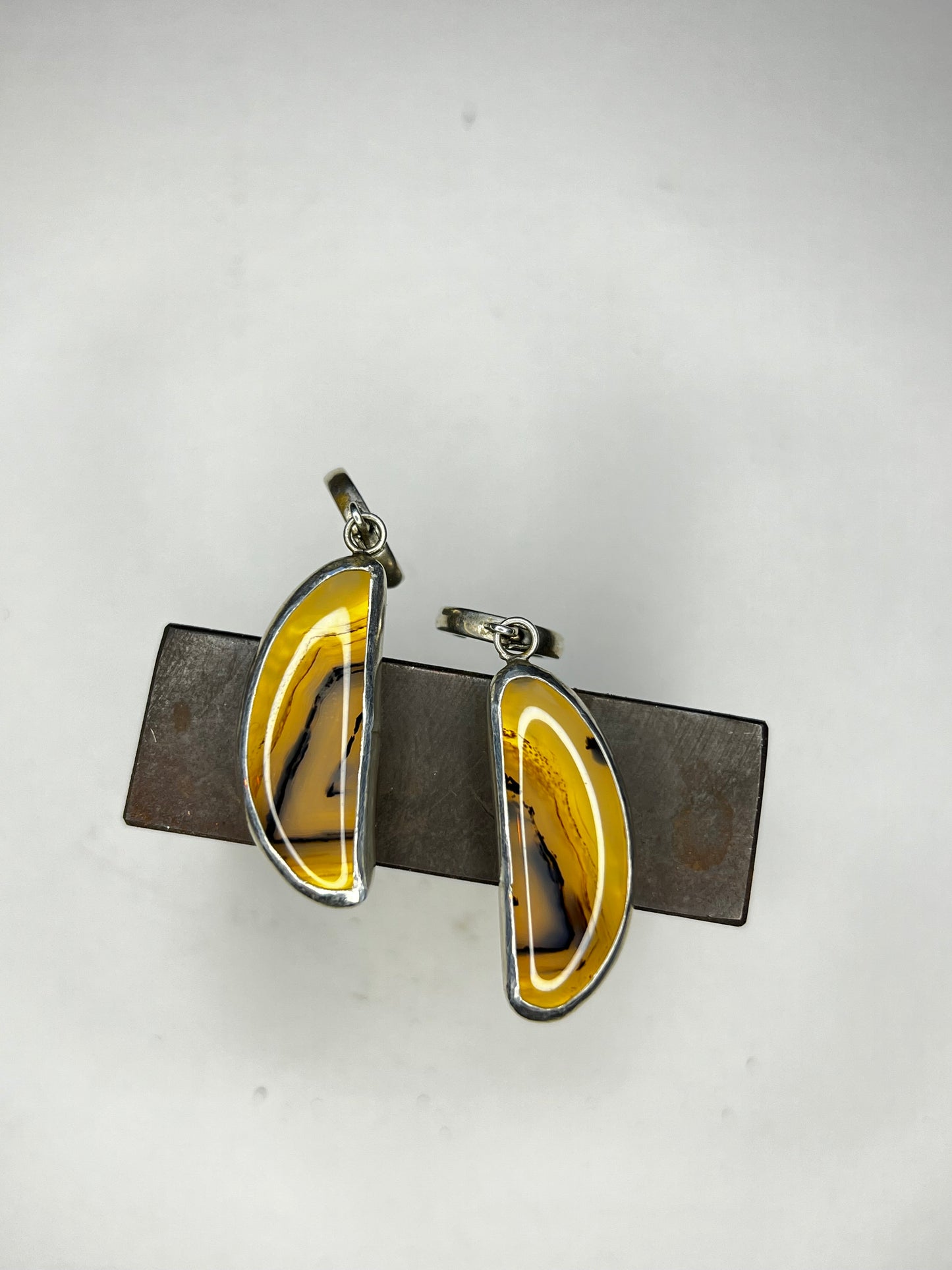 Keum-Boo Yellowstone River Agate Huggie Hoops